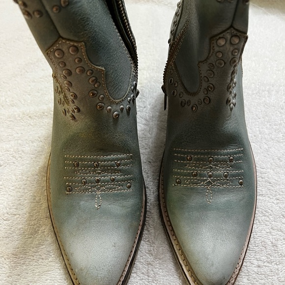 Liberty Black Women's Dolores Studded Western Boots - Snip Toe. Size 7 - Picture 2 of 5